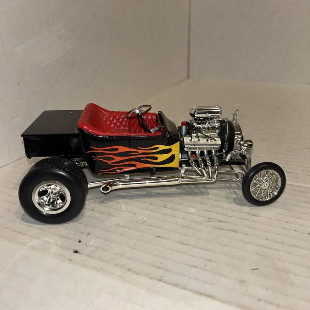 Johnny Lightning 1:24 1923 Ford T Bucket Black Car With Flames
